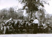 пруд в 50-е годы. Г.И. Одинцов с оркестром на берегу пруда